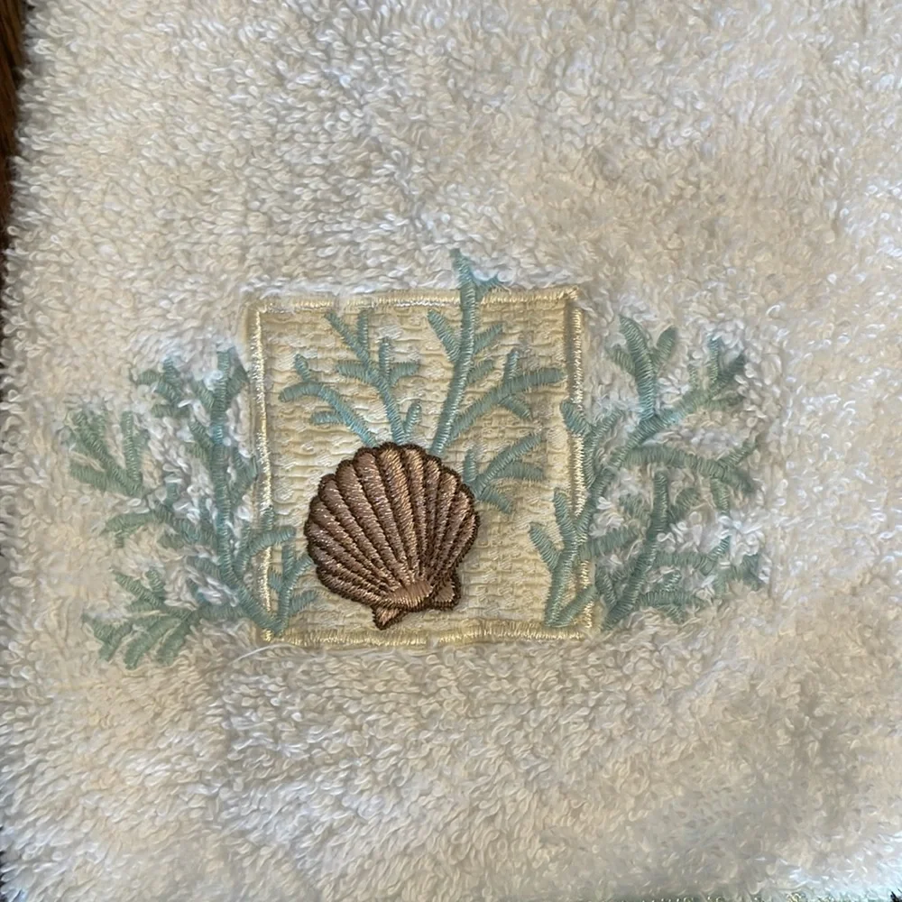 New! Set of 3, Shell Designed Hand/ Fingertip Towels!